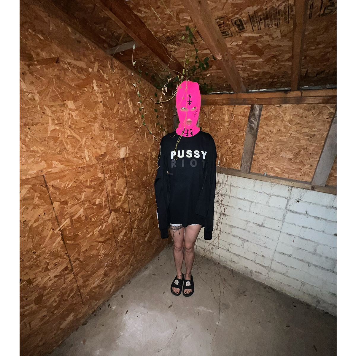 PUSSY TEE